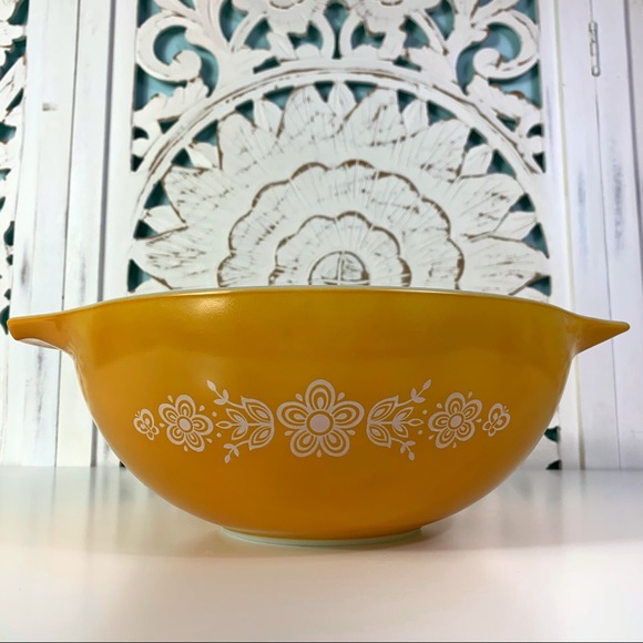 Vintage Pyrex Butterfly Gold Cinderella Bowl - Picture 2 of 7